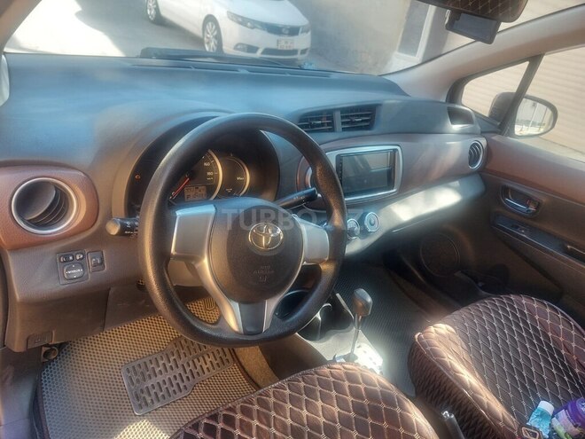 Toyota Vitz-4