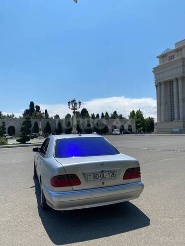 Mercedes E 320-2