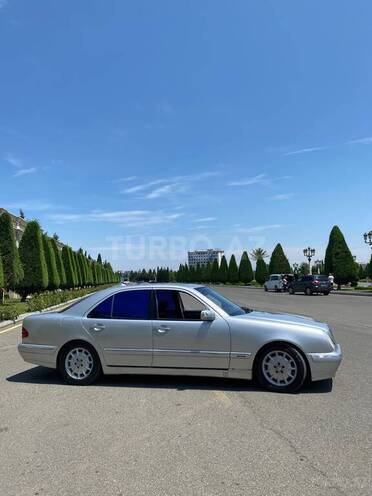 Mercedes E 320-4