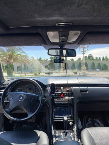 Mercedes E 320-5