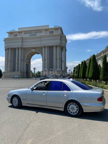 Mercedes E 320-3