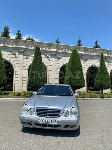 Mercedes E 320-1