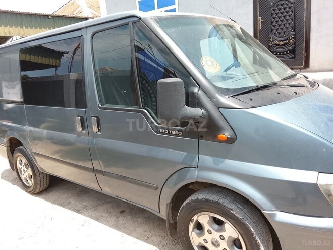 Ford Transit-4