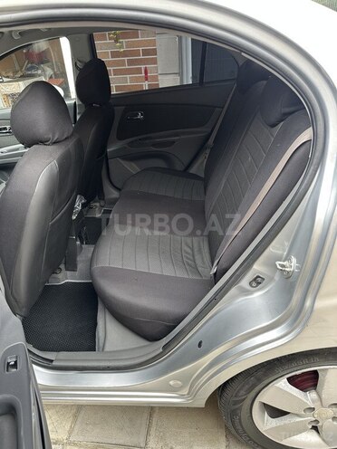 Kia Rio-7