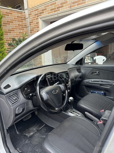 Kia Rio-11
