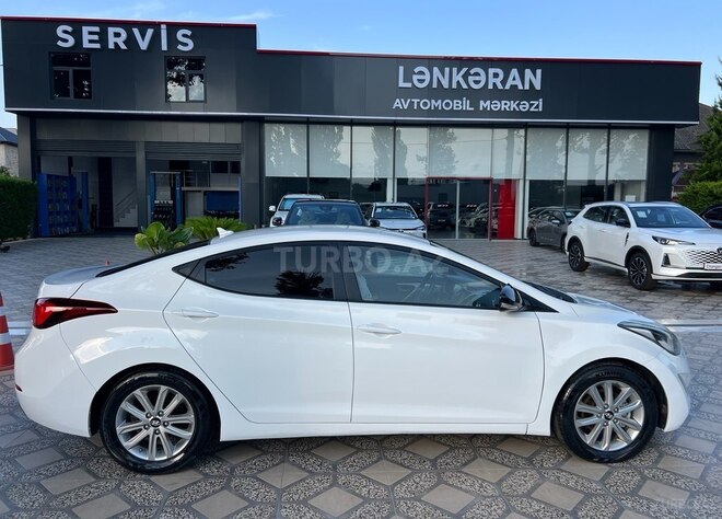 Hyundai Elantra-4