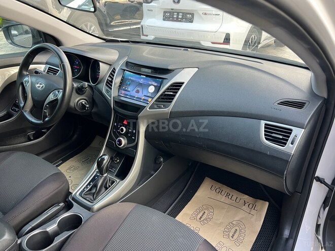 Hyundai Elantra-10
