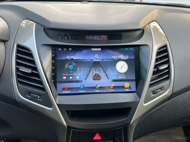 Hyundai Elantra-16