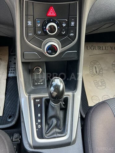 Hyundai Elantra-15