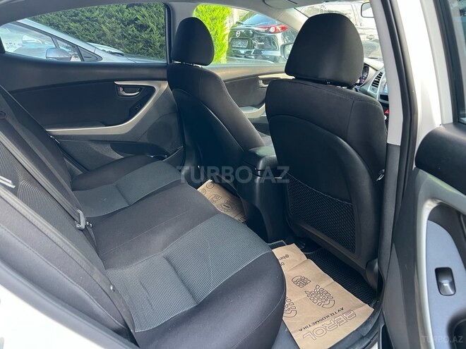 Hyundai Elantra-9