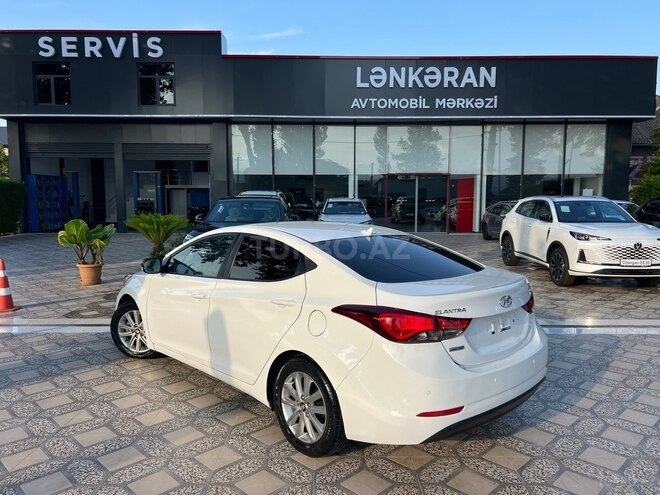 Hyundai Elantra-7