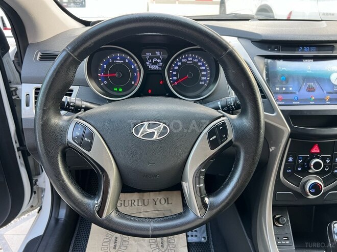 Hyundai Elantra-14