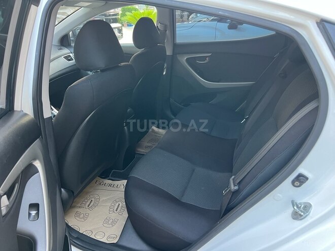Hyundai Elantra-11