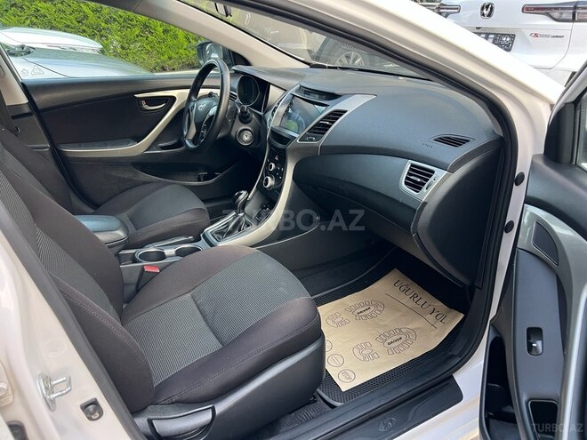 Hyundai Elantra-8