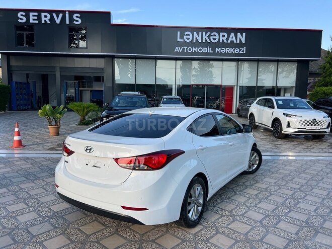 Hyundai Elantra-6