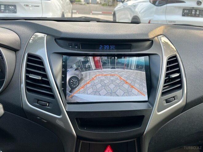 Hyundai Elantra-17