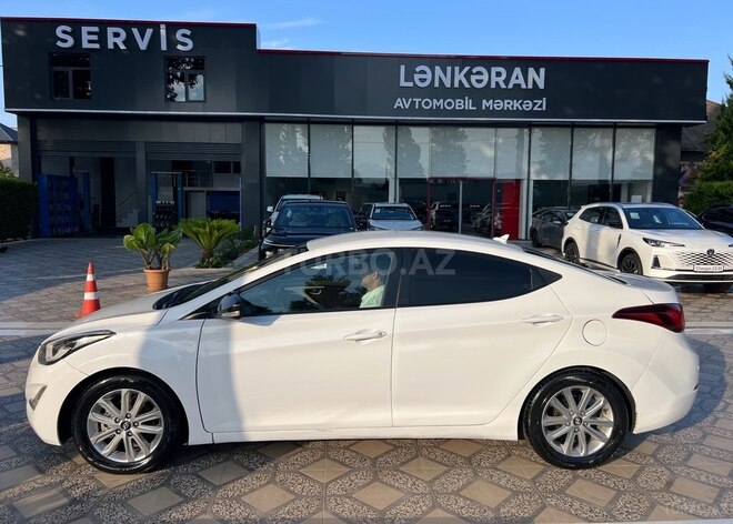Hyundai Elantra-5