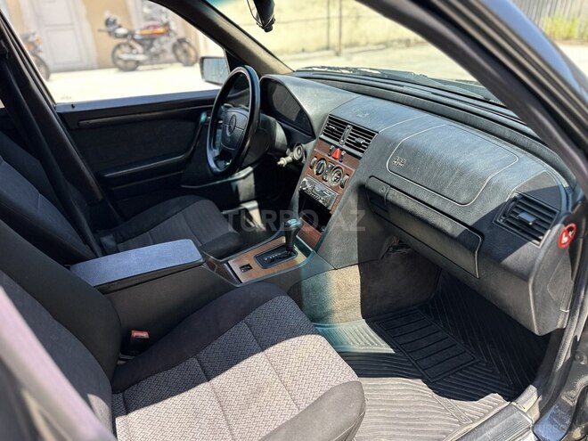 Mercedes C 200-11