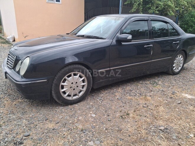 Mercedes E 240-3