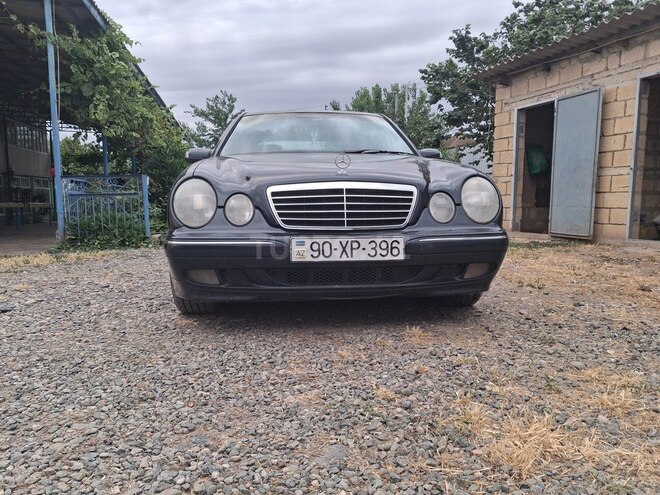 Mercedes E 240-1