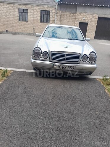 Mercedes E 230-1
