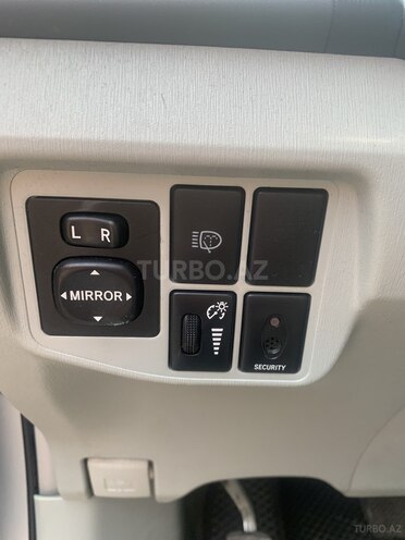 Toyota Prius-13