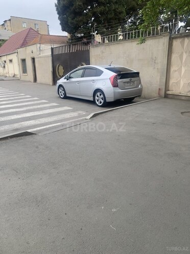 Toyota Prius-12