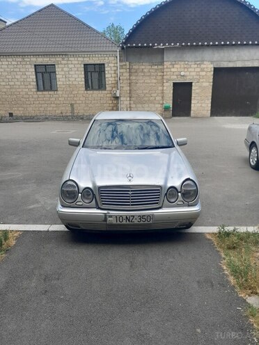 Mercedes E 230-2