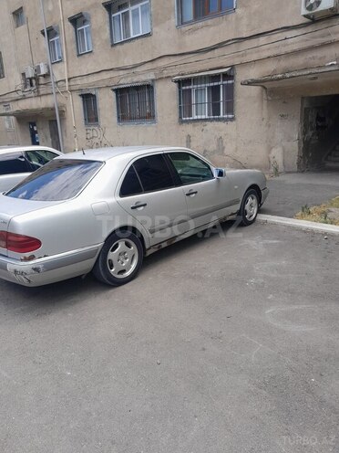 Mercedes E 230-3