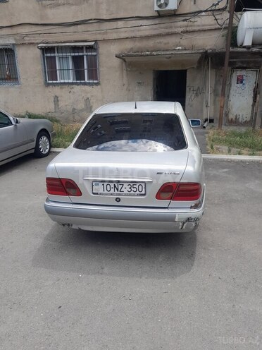 Mercedes E 230-6