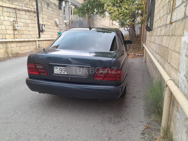 Mercedes E 220-4