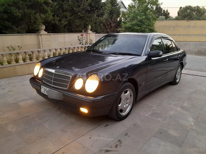 Mercedes E 220-2