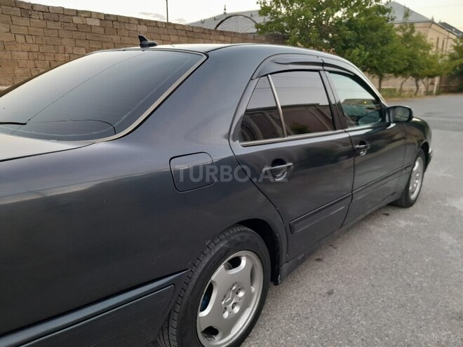 Mercedes E 220-9