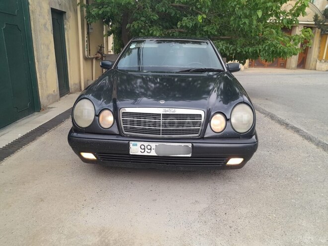 Mercedes E 220-1