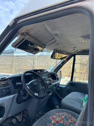 Ford Transit-9