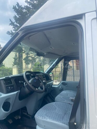 Ford Transit-6