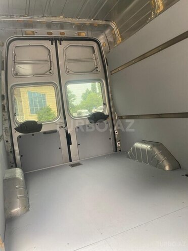 Ford Transit-9