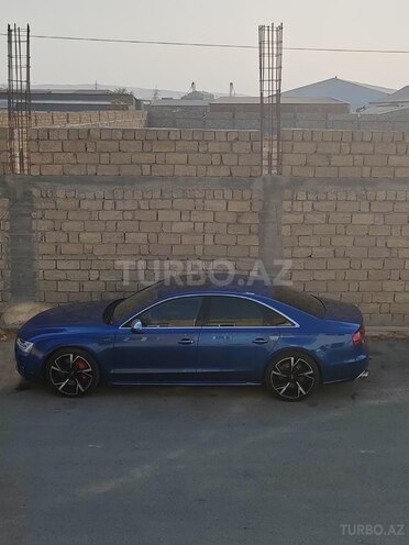 Audi S8-8