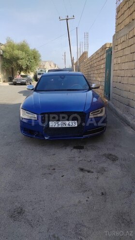 Audi S8-1