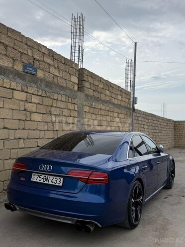 Audi S8-3