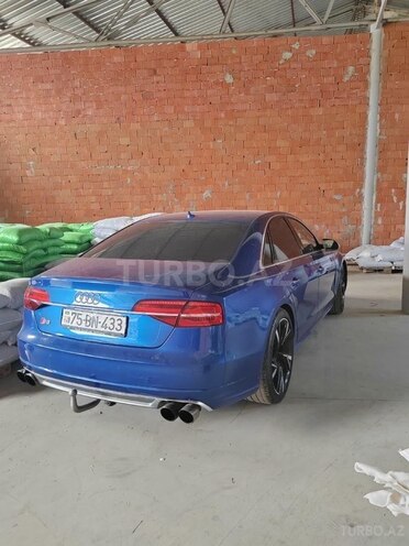 Audi S8-5