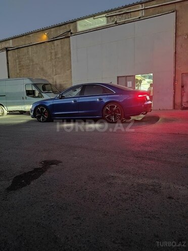 Audi S8-2