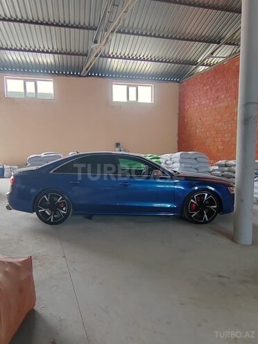 Audi S8-6