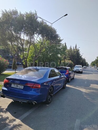 Audi S8-9