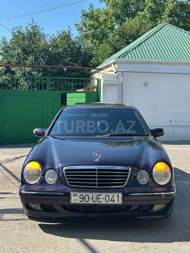 Mercedes E 320-1
