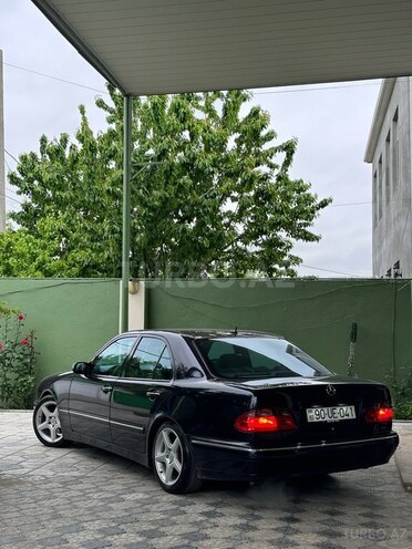 Mercedes E 320-7