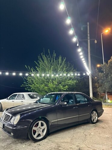 Mercedes E 320-6