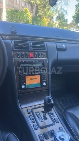 Mercedes E 320-9