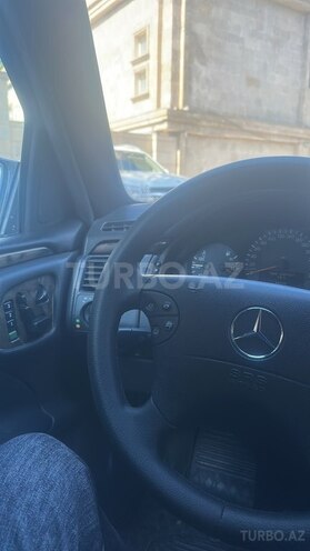 Mercedes E 320-8