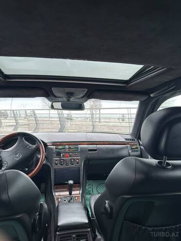 Mercedes E 240-5